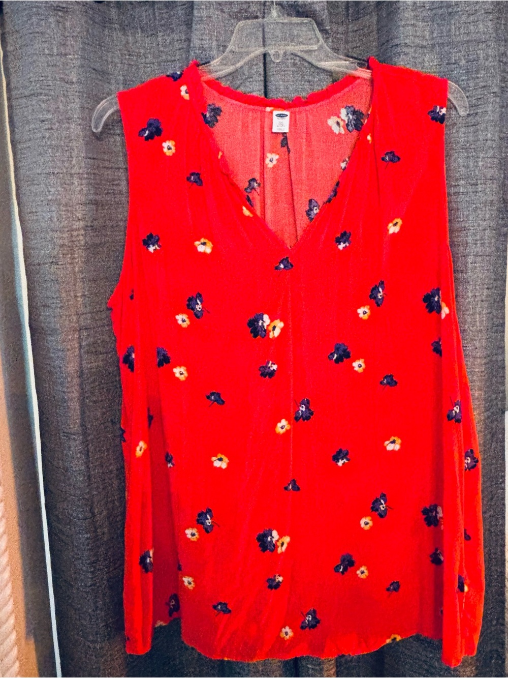 Old Navy Red Floral V-Neck Sleeveless Tank Top Tall